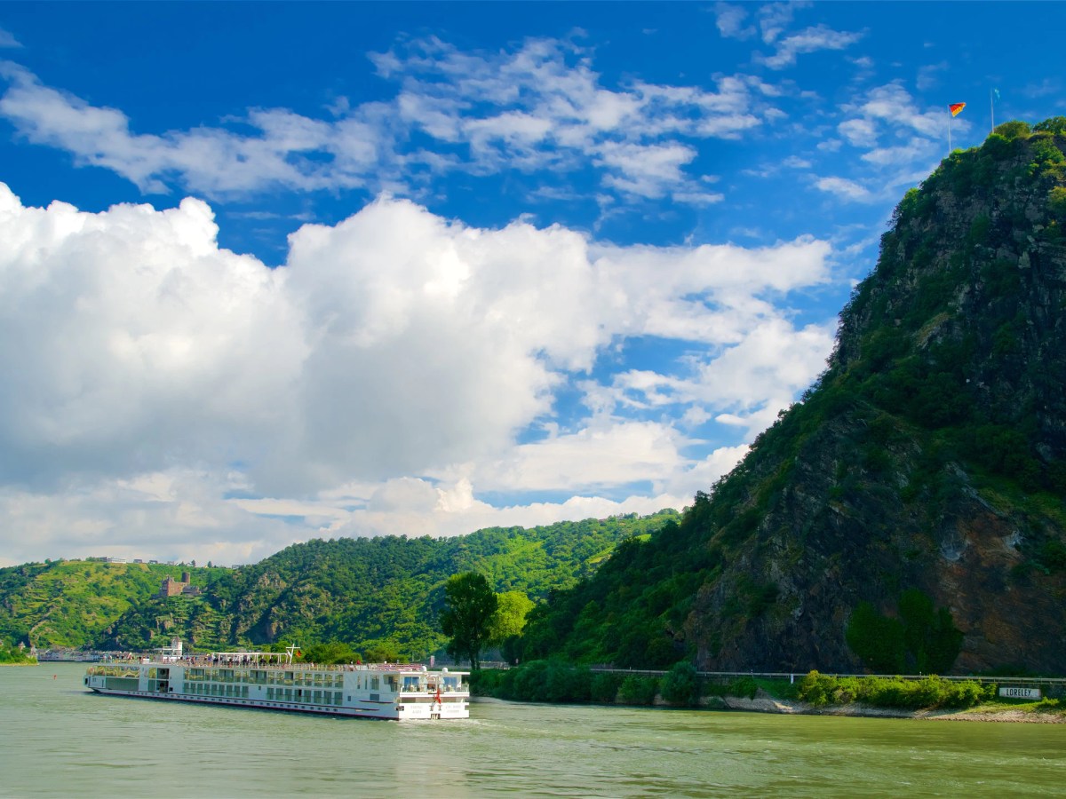 Late Little Prayers at the Lorelei Rock. Reckless Rhine Skippers in&nbsp;Distress
